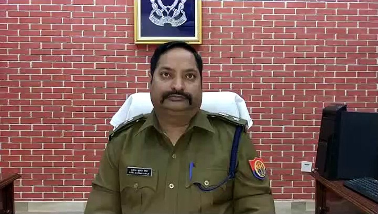 घर वालों ने युवक को जंजीरों में पेड़ से बांधकर रातभर पीटा