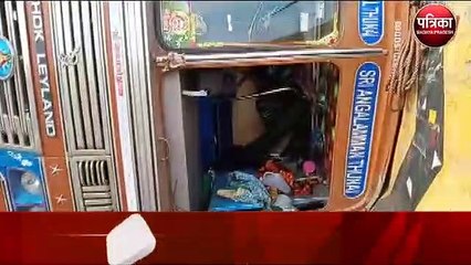 कश्मीर से सेब लेकर जा रहा ट्रक फ्लाईओवर पर पलटा, देखें वीडियो