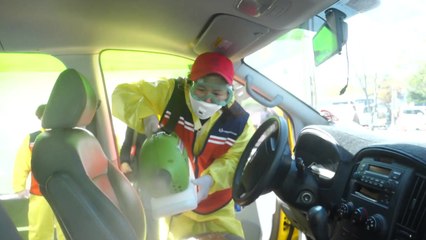 [울산] 울산, 어린이집· 학원 차량 드라이브 스루 방역 / YTN