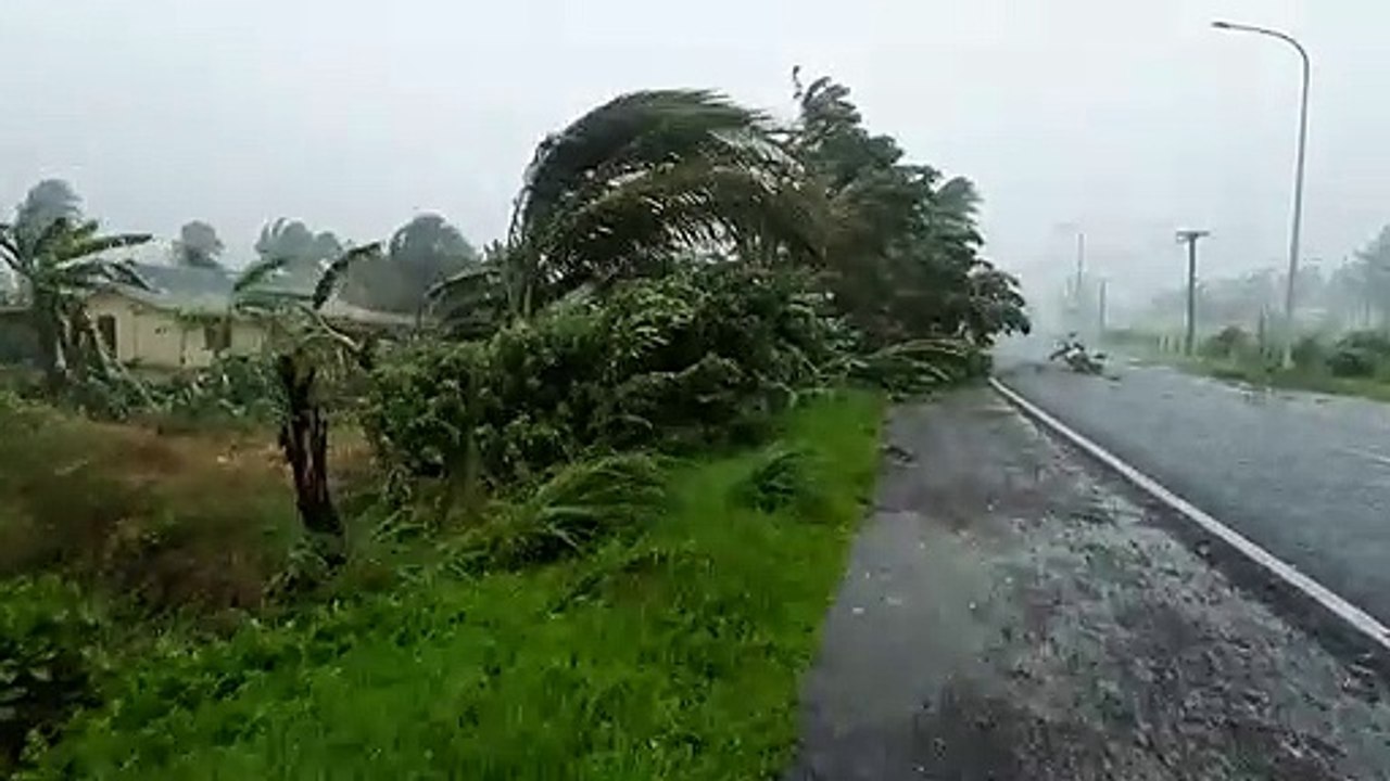 Ciclone atinge Ilhas Fiji
