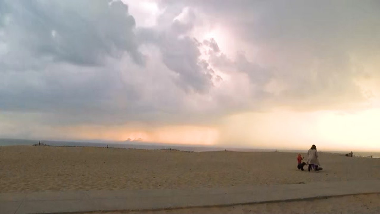 Thunderstorm spawns waterspout