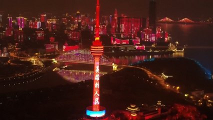 Descargar video: Coronavirus: Wuhan honours workers with light show as lockdown lifted