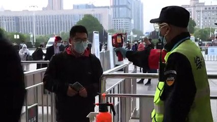 بالصور والفيديو: بعد 76 يوما من الإغلاق المحكم.. ووهان تتنفس الحرية مع قليل من الحذر