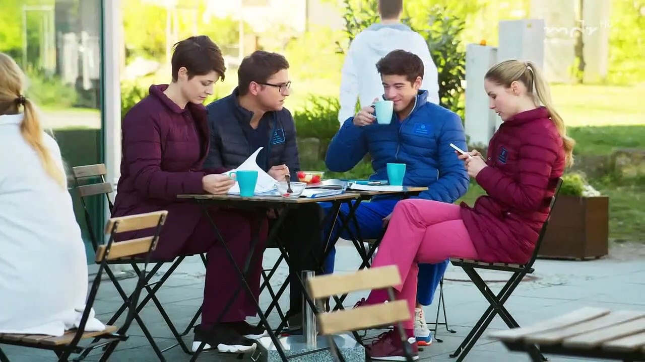 Liebeslügen (110) - In aller Freundschaft - Die jungen Ärzte