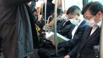 Lleno total en el metro de Tokio un día después de la declaración del estado de emergencia en Japón