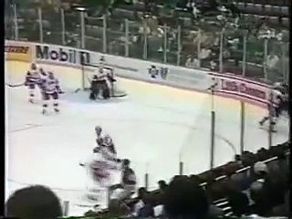 Bob Probert vs Basil McRae