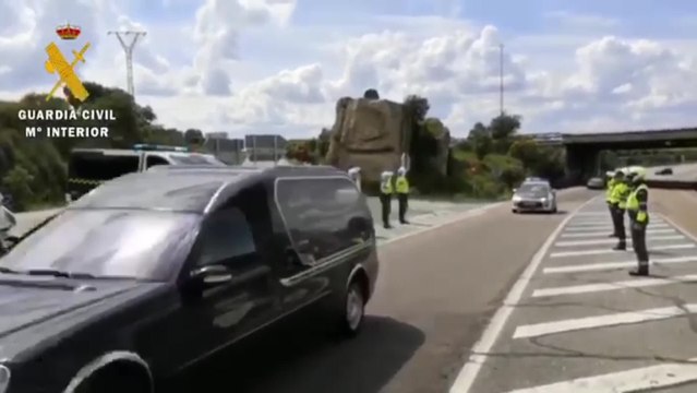 Agentes de la Guardia Civil de Cáceres despiden a su compañero fallecido por coronavirus