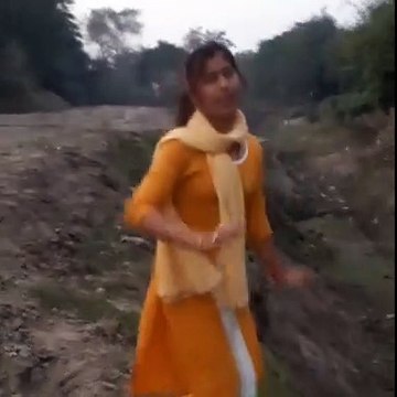 Recording dance video. ek ladki ne kiya hai dance Bin Sajani ke Savan Achcha Nahin Lagta. gaon ki ladki ne kiya hai Jabardast dance video Hindi song video