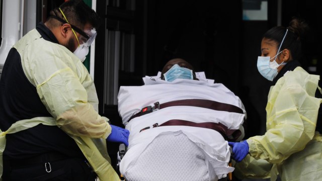 US Nurses Caring For COVID-19 Patients Can't Get Tested Themselves