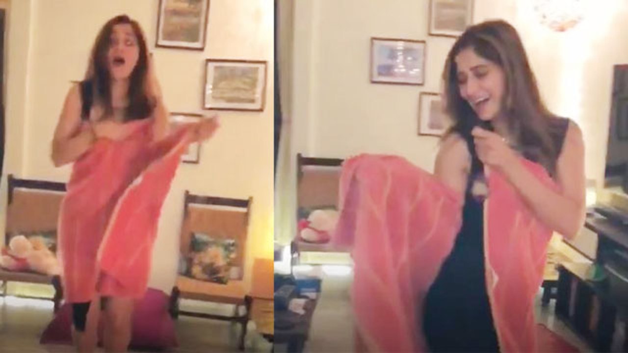 Arti Singh's towel dance on Mere Khwabon Mein during lockdown; Watch video | FilmiBeat