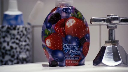 The Smurfs movie clip - Clumsy in the Bathroom