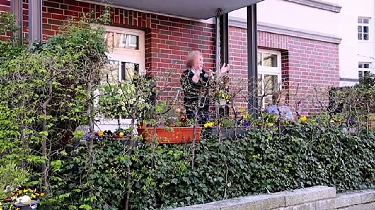 Rock vom Balkon: 'The Voice Senior' heizt Hamburg ein