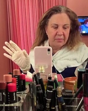 Μοιραράκη: Έχεις και εσύ άσπρες τρίχες; Η Δέσποινα μας δείχνει πώς πρέπει να βάφουμε τα μαλλιά μας!