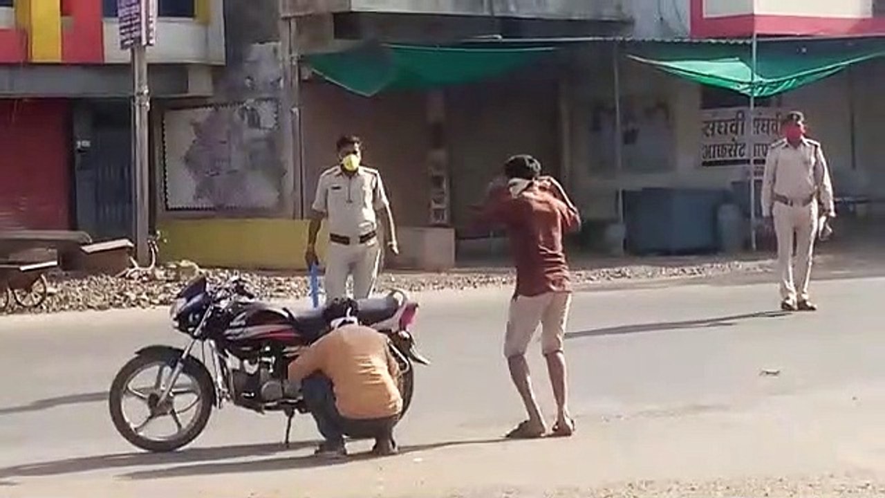 शामगढ़ में टोटल लॉकडाउन, पुलिस घरों के अंदर रहने का कर रही निवेदन