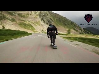 Raw Run with a skateboard that travels at 100 km / h to watch