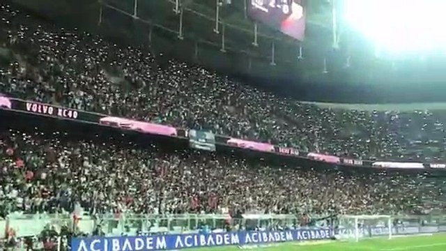 Ruhlar yorgun yollar habersiz - Söz tükenmiş beste habersiz - Deplasmandayız olmaz sensiz - Bırakmam Beşiktaşım seni - Beşiktaş