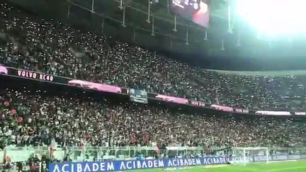 Ruhlar yorgun yollar habersiz - Söz tükenmiş beste habersiz - Deplasmandayız olmaz sensiz - Bırakmam Beşiktaşım seni - Beşiktaş