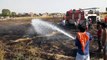 झाँसीः खेत में लगी आग, फसल जलकर खाक