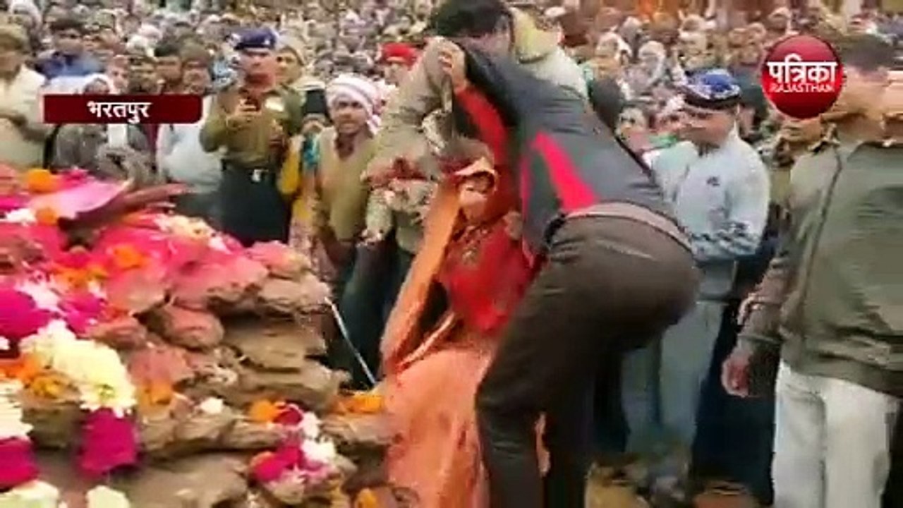 शहीद सौरव को देख पत्नी बोली,मुझे 17 दिन सुहागन होने पर गर्व रहेगा..
