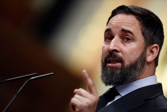 Santiago Abascal echa en cara a Pedro Sánchez la brutal colección de bulos del gobierno