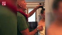 Bruce Willis kızının saçlarını kazıdı