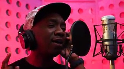 Toko Longa Corona ("nous allons battre le Corona(virus) en lingala) est interprétée par Jean Goubald, Pamela Baketana, Jacques Tshimankinda, Moli Mokelenge, Sarah Lula, Royce Mbumba et Fred Kabeya, son auteur-compositeur.