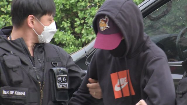 '여중생 집단 성폭행' 가해자들 영장심사 / YTN
