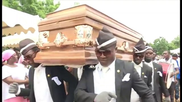 رقصة التابوت: عادة أفريقية غريبة تشغل مواقع التواصل فما قصتها؟