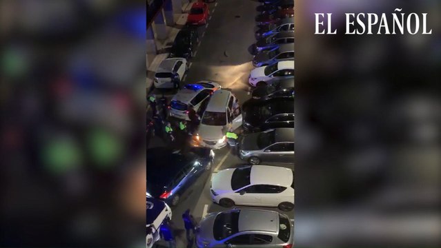 Detienen a un hombre después de impactar contra varios vehículos