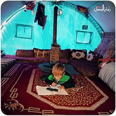 للوقاية من " #كورونا".. مدرسون يحولون فصولهم في مخيم بسوريا إلى تطبيق واتساب - سوريا