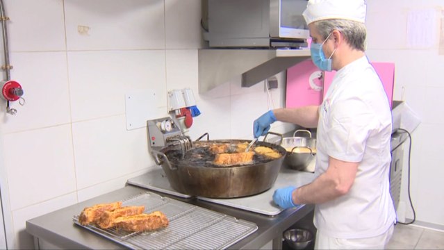 La Mallorquina elabora torrijas para repartir entre los más necesitados