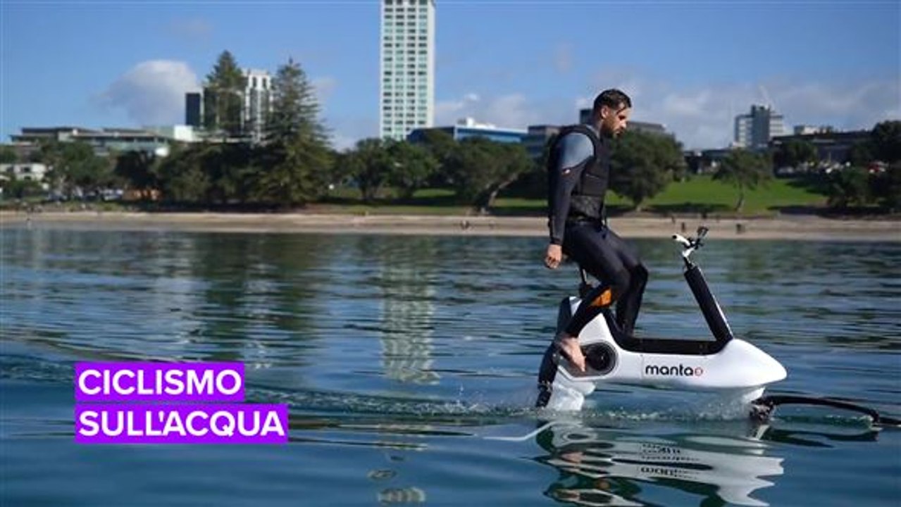 bicicletta per pedalare in vasche di acqua