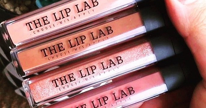 Cette entreprise crée des rouges à lèvres personnalisés avec une fabrication envoûtante