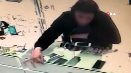 Sokağa çıkma yasağı bulunan 16 yaşındaki şahıs telefon çaldı, o anlar kameraya böyle yansıdı