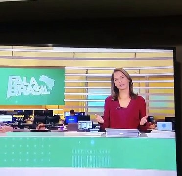 Vídeo: Fala Brasil erra e público se diverte com gravação da versão internacional