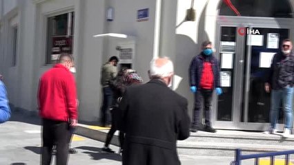 Yola barikat kurup teker teker kimlik kontrolü yaptılar