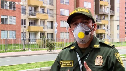 Zumba policial en Colombia para levantar el ánimo en la cuarentena