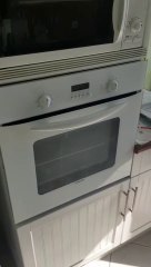 Il passe ses courriers au micro-onde pour les désinfecter