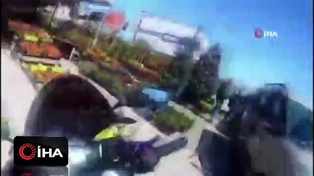 Her şey bir anda oldu... E-5'te 6 araçlı zincirleme kaza anı kamerada