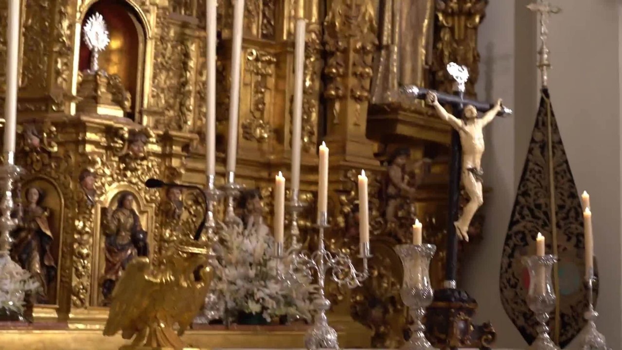 Ofrenda a la Esperanza de Triana por la Comandancia Naval de Sevilla