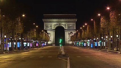 Coronavirus: à Paris, les monuments illuminés mais personne pour les admirer