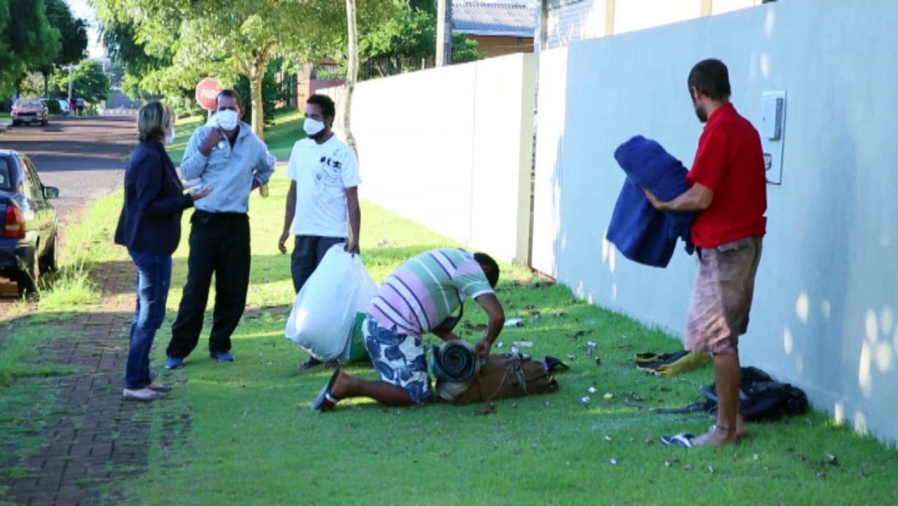 Imagens mostram local onde pessoas em situação de rua foram abrigadas em Cascavel