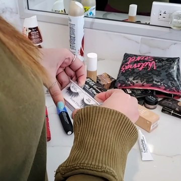 How Fake Eyelashes Contribute to Eyelash Hair Loss (Traction Alopecia)