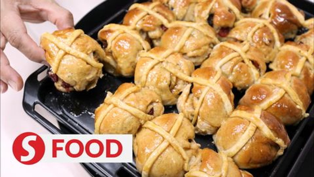 Retro Recipe: Hot cross buns