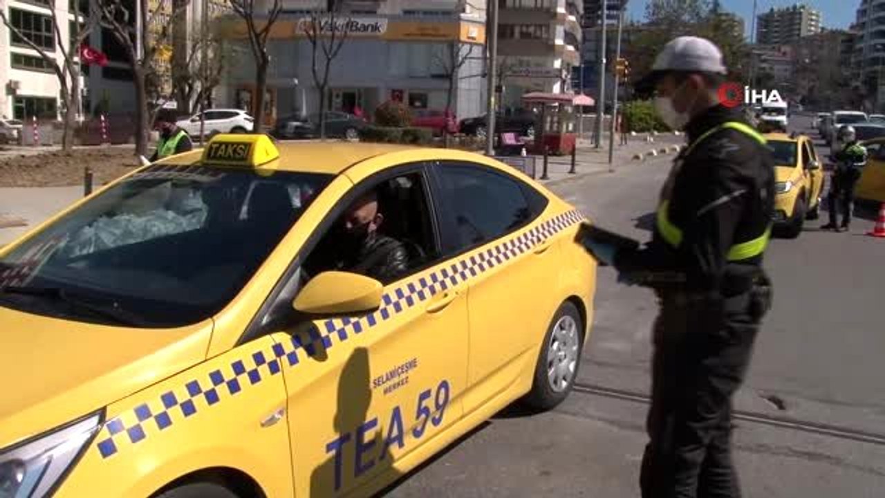 Kadıköy'de trafik polisleri, korona virüs denet...