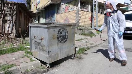 Kartal'da bulunan çöp konteynerleri ve geri dönüşüm kumbaraları ilaçlandı