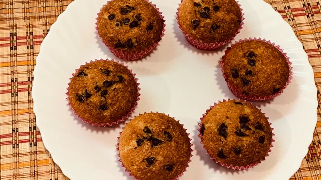 How to make Chocolate chip muffins | Bakery style | Homemade | चॉकलेट चिप मफ्फिन