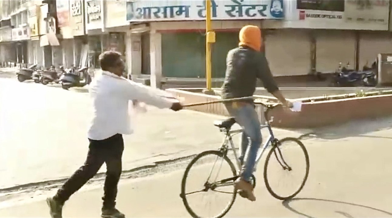 How Indian Police Enforce The Corona Curfew - Hilarious