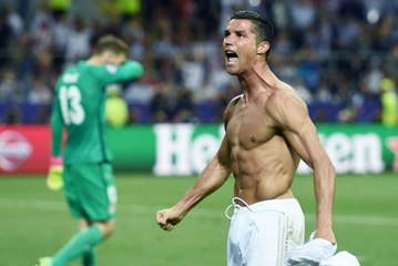 Télécharger la video: Ronaldo battu à son propre challenge abdos par une athlète