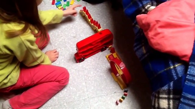 Noémie fait tomber son parcours avec 3 bloques et le looping qui s'est fait avant les dominos.